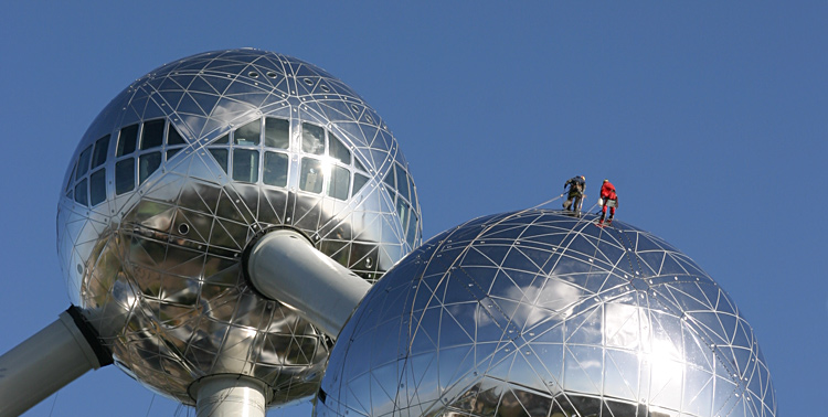 R�novation de l'Atomium<br>
� www.atomium.be - SABAM 2011 - Pierre Bollen