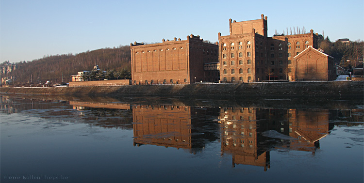 Les moulins de Beez, la Meuse commence � geler