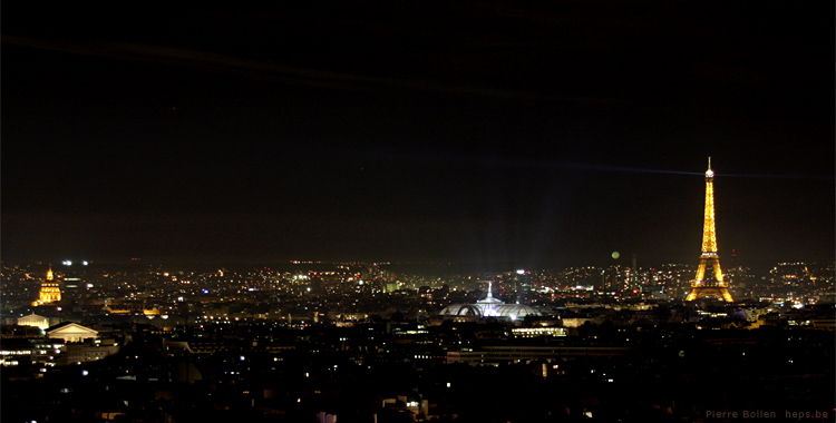 La vue de notre chambre  :o)  Paris - Tour Eiffel