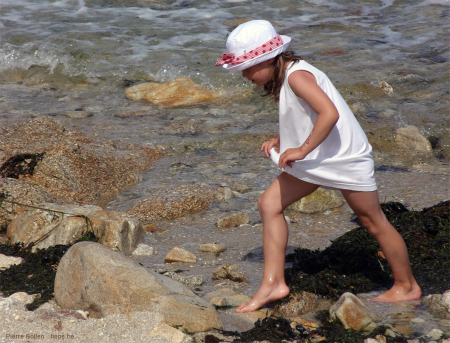 La petite fille au chapeau ...