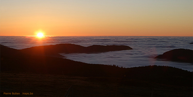 Vosges - coucher de soleil sur une mer de ... nuages.